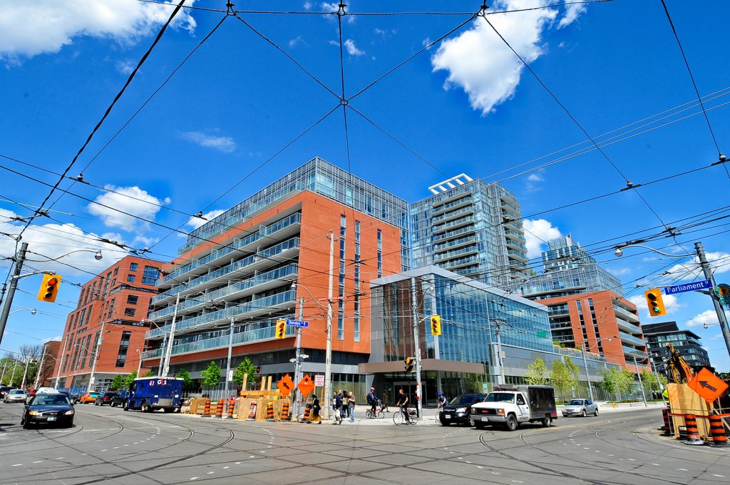 The intersection of Parliament St and Dundas St in 2010. The Regent Park neighbourhood is being revitalized with a mixture of condominiums, market-rate rental apartments and public housing.